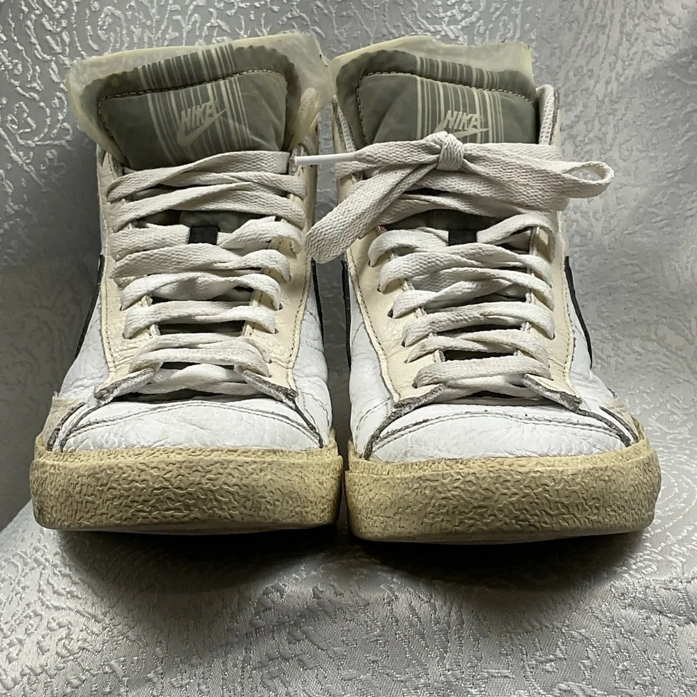 Nike Vintage High-Tops in White‎ and Black